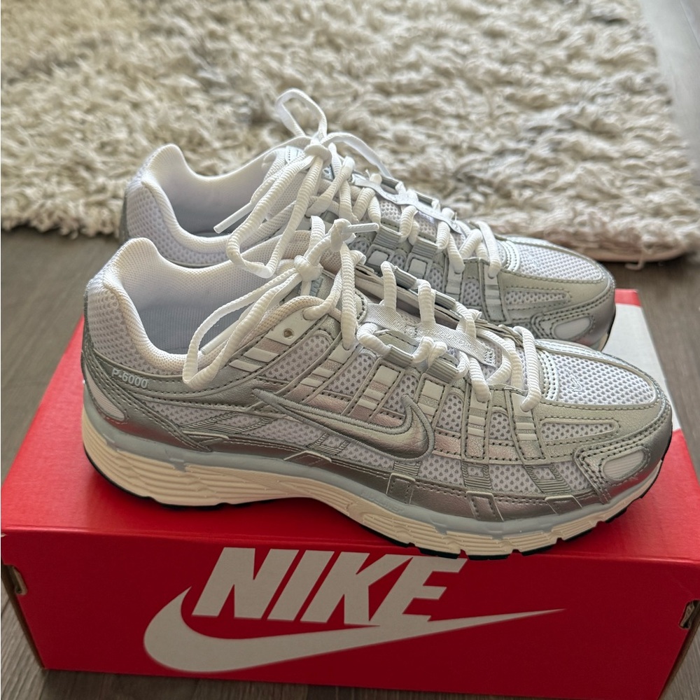 Nike White/Silver Retro Running Sneakers